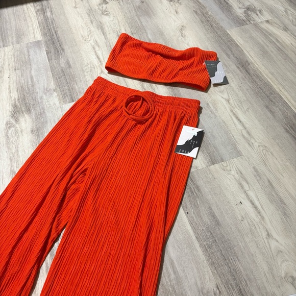 Love Poem by Block Iris-3S 2 Piece Pants Tube Top Set Tomato Red Large NWT - Picture 3 of 6